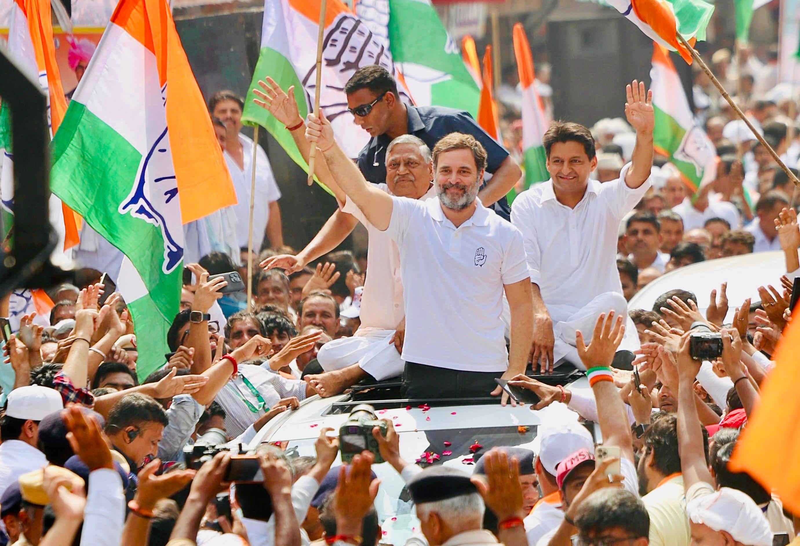 झज्जर : राहुल गांधी ने बहादुरगढ़ में कांग्रेस उम्मीदवार के समर्थन में किया रोड शो