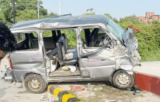 सोनीपत में ओपी जिंदल यूनिवर्सिटी के पास स्कूल वैन और क्रेटा कार की टक्कर, 6 बच्चे और चालक घायल