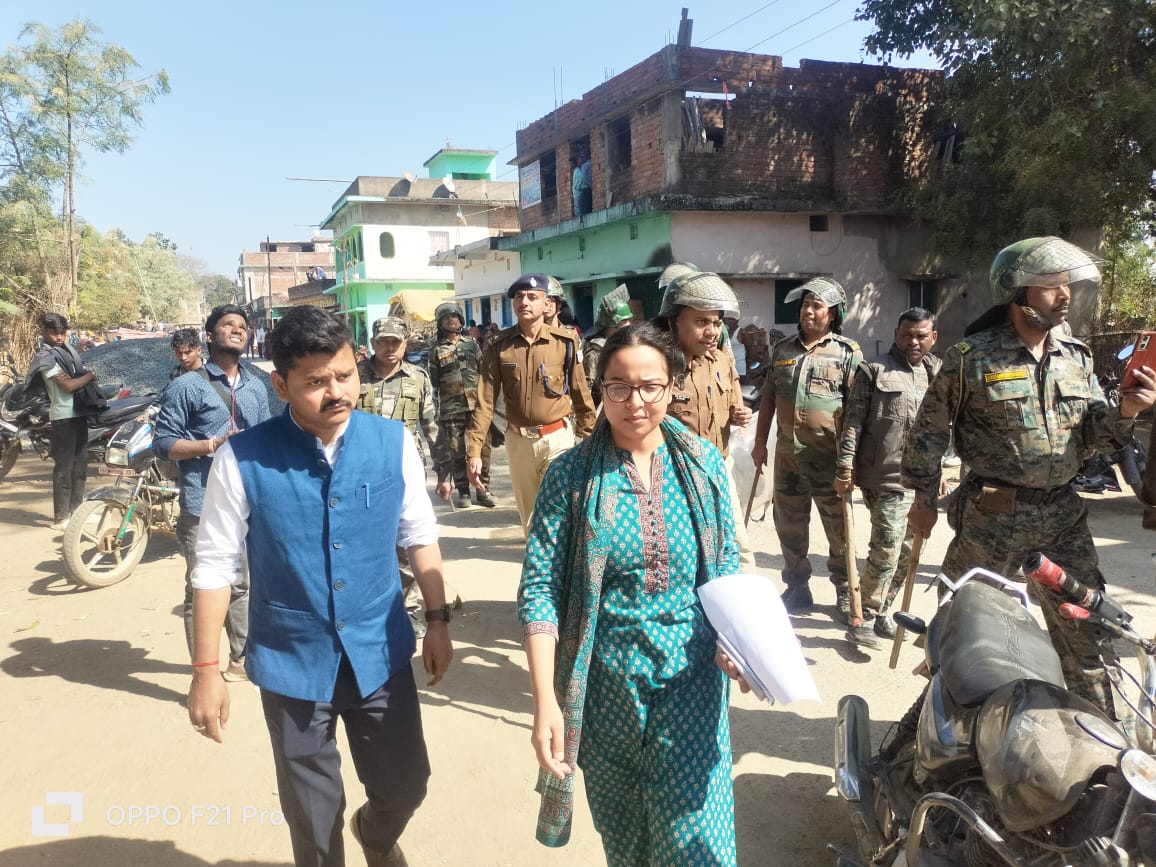 डोमचांच के रूपनडीह में प्रतिमा और झंडा लगाने को लेकर विवाद, झड़प में थाना प्रभारी समेत छह घायल