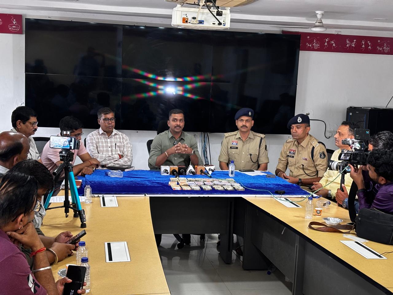 30 घंटे में सुलझी लाखों की चोरी, रायपुर पुलिस ने दो आरोपियों को पकड़ा