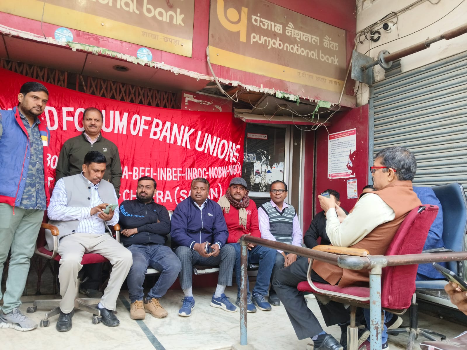 पांच दिवसीय कार्य सप्ताह की मांग को लेकर बैंक कर्मियों ने किया हड़ताल