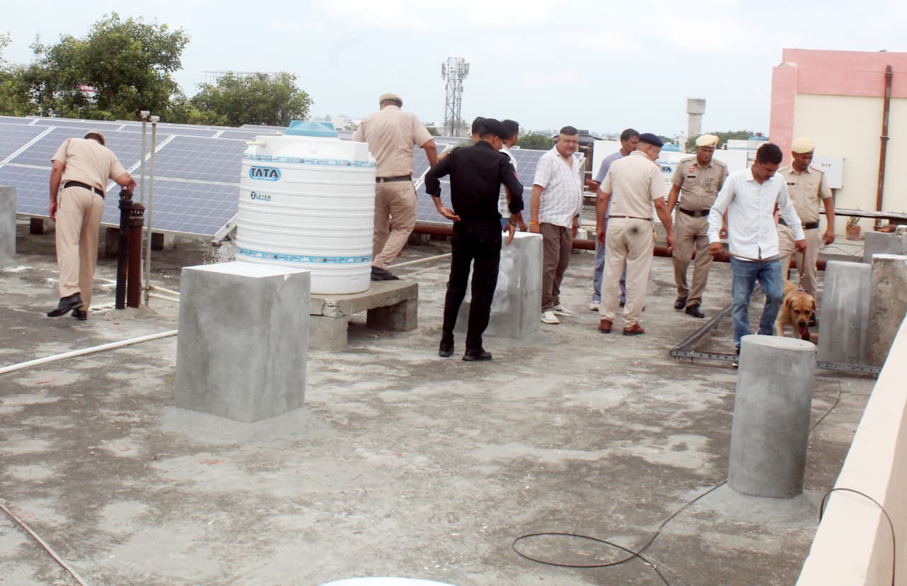 कैथल कोर्ट में हाई अलर्ट, पुलिस की मॉक ड्रिल और डॉग स्क्वाड की सघन तलाशी