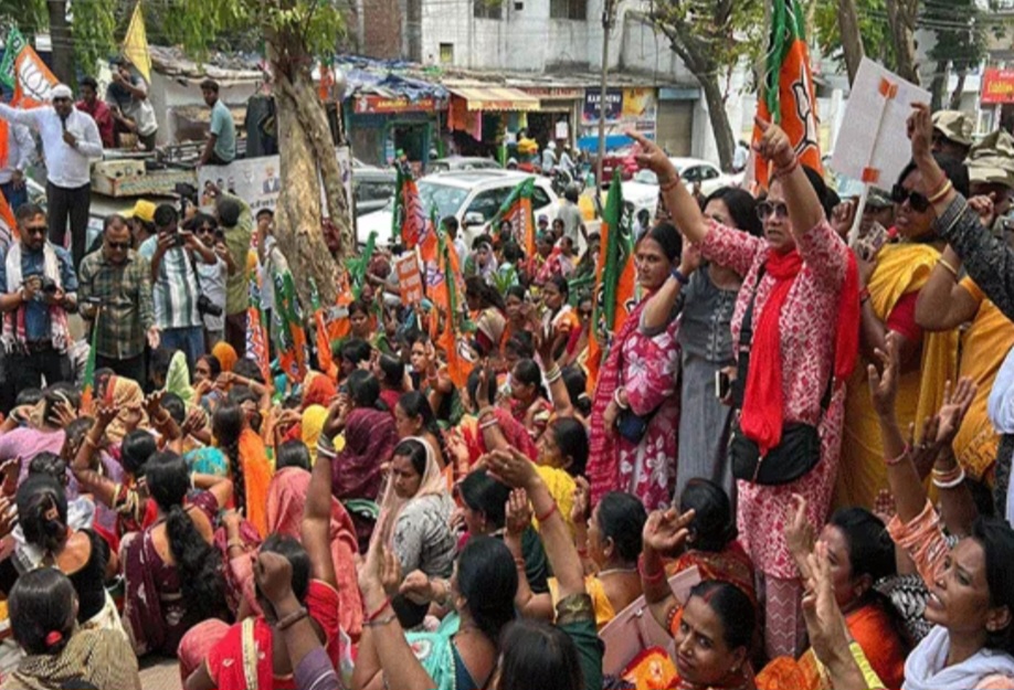रांची में दुष्कर्म मामले को लेकर भाजपा का प्रदर्शन, एसएसपी कार्यालय घेराव की कोशिश