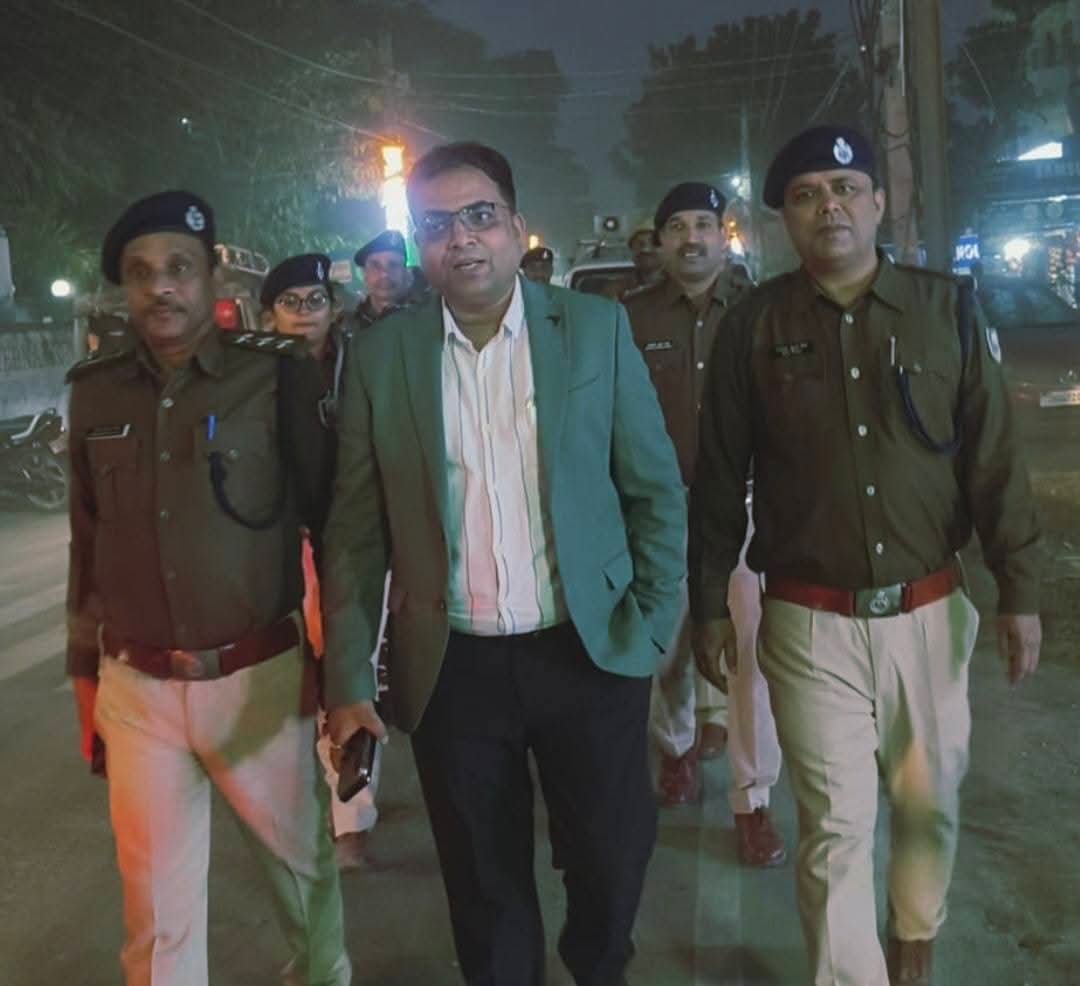 सरस्वती पूजा को लेकर अनुमंडल प्रशासन ने किया फ्लैग मार्च