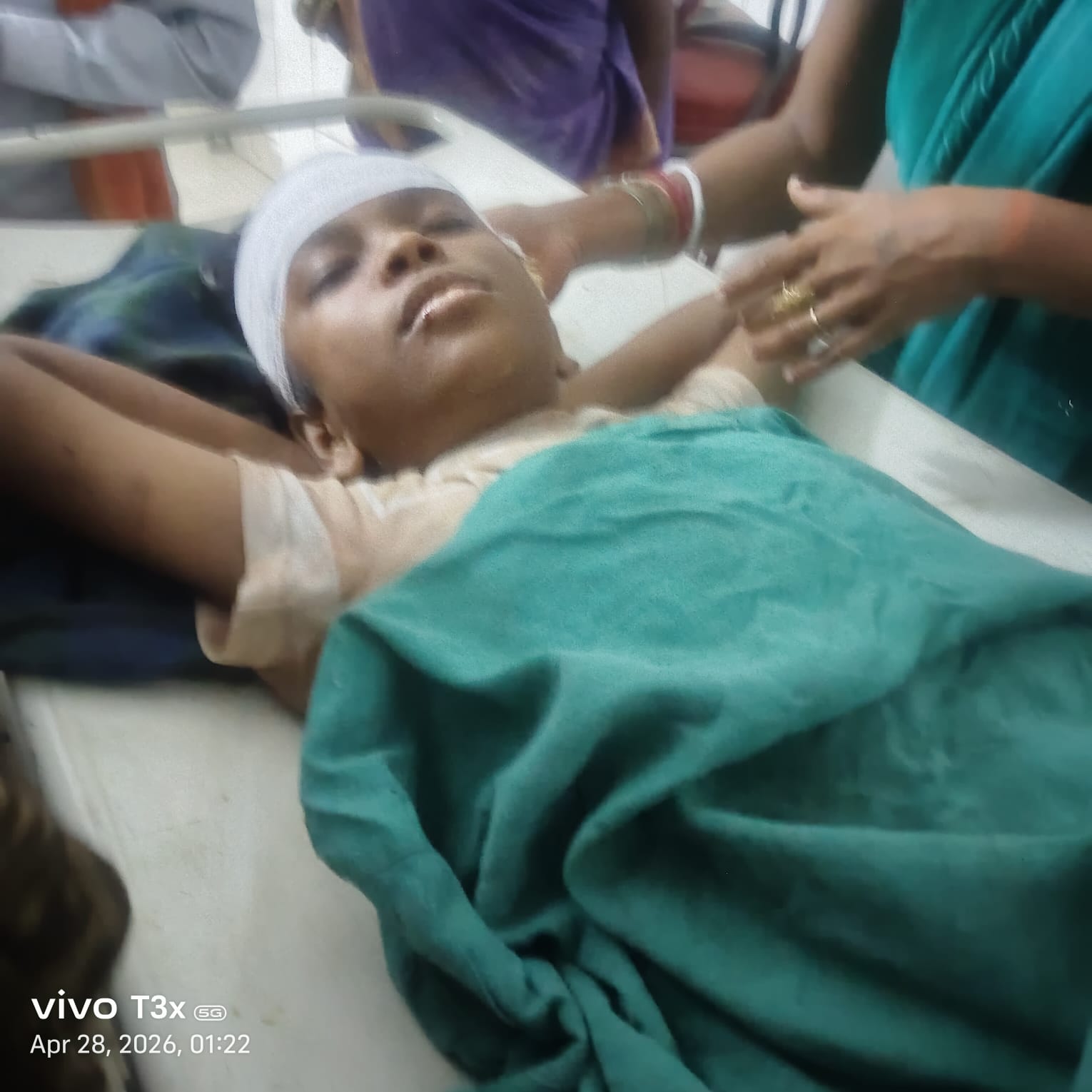 डीजे वाहन के पलटने से किशोर की मौत, दो घायल