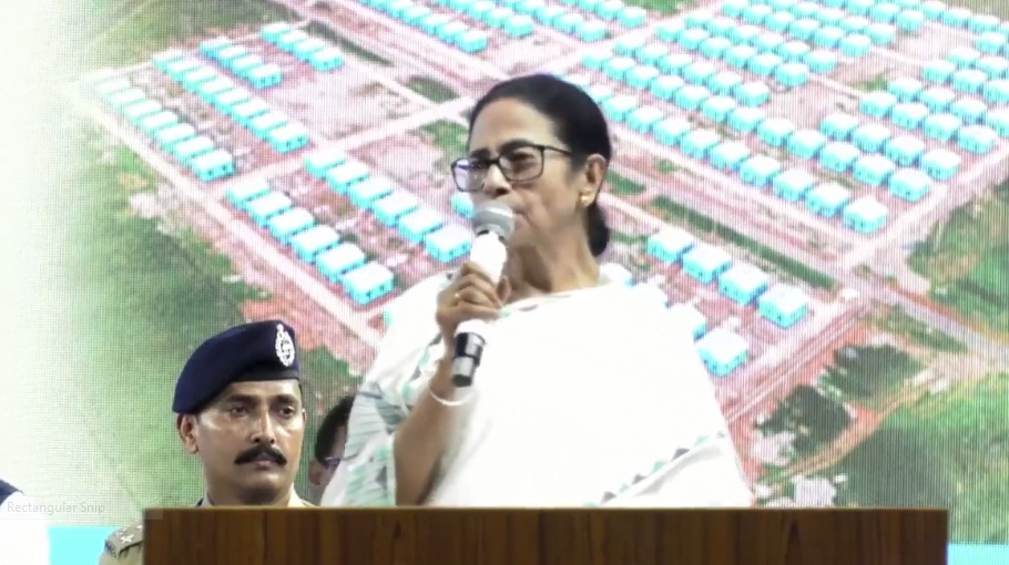 'बंगाल को दिल्ली नहीं, बंगाली चलाएगा', जलपाईगुड़ी से सीएम ने केंद्र पर साधा निशाना