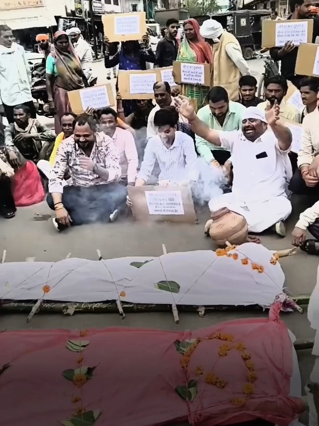बीना में कांग्रेस ने निकाली 'विकास की अर्थी', जनसमस्याओं को लेकर सरकार पर साधा निशाना