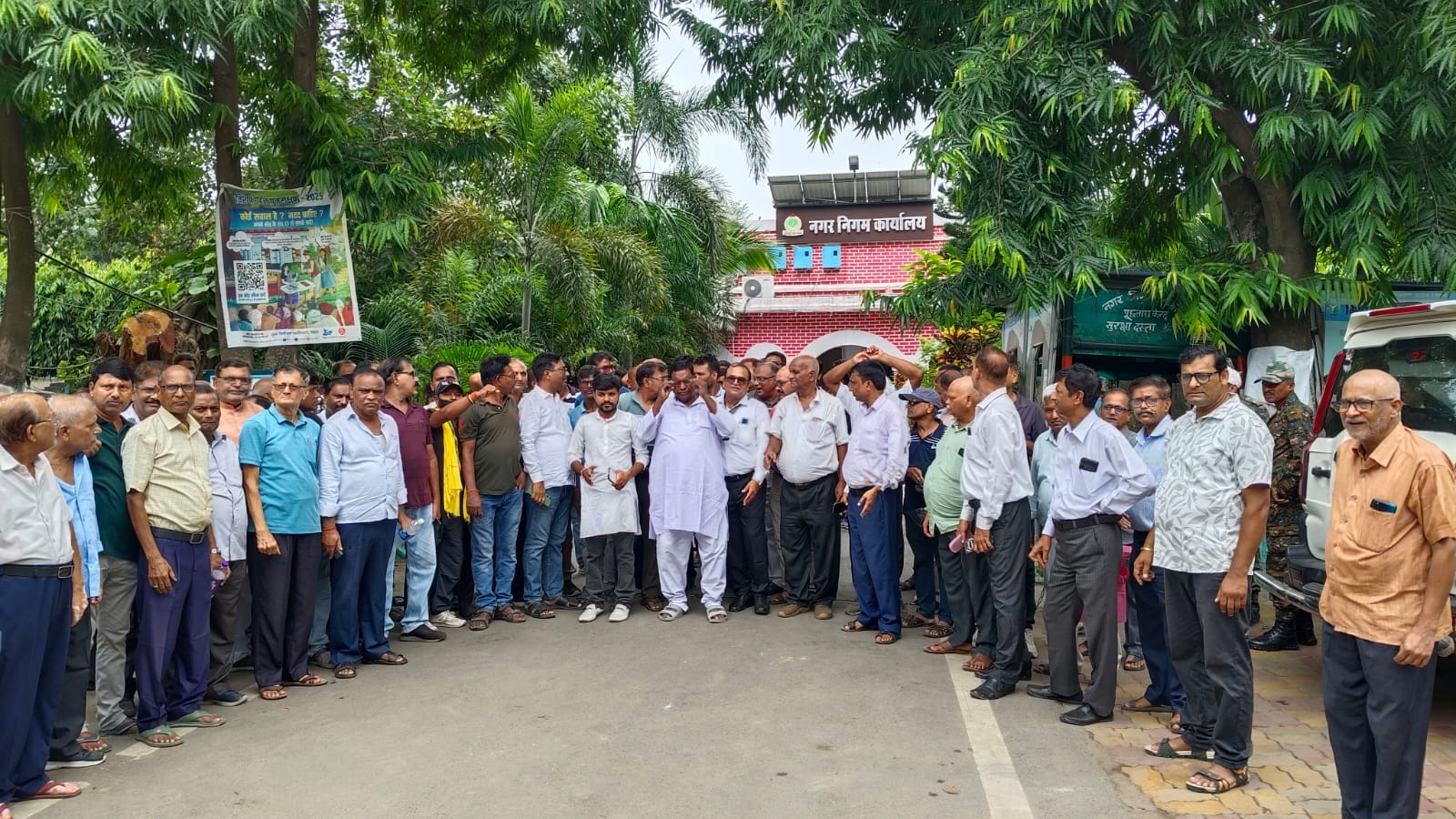 हवाई अड्डे के पास भवन मालिकों में नोटिस को लेकर नाराजगी, कार्रवाई पर उठाए सवाल