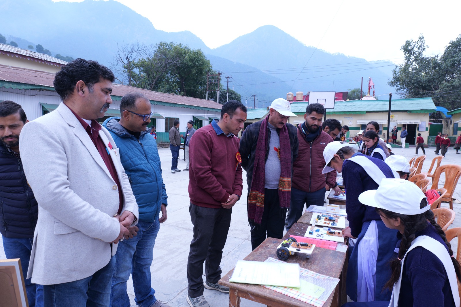 इंस्पायर अवार्ड प्रतियोगिता में आठ बाल वैज्ञानिकों का चयन