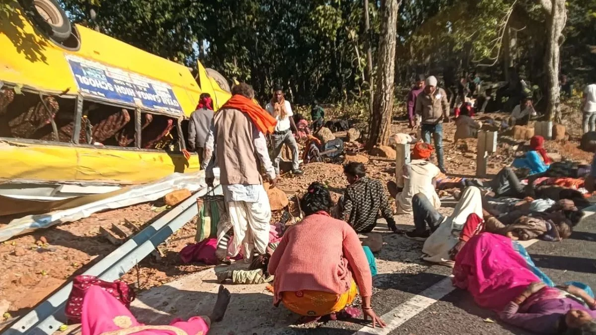 भीषण सड़क हादसे पर मंत्री रामविचार नेताम किया शोक व्यक्त , घायलों के समुचित इलाज के निर्देश