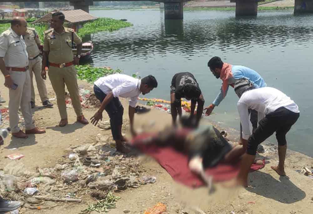 रायपुर के महादेव घाट में मिला अज्ञात महिला का शव, पुलिस जांच में जुटी