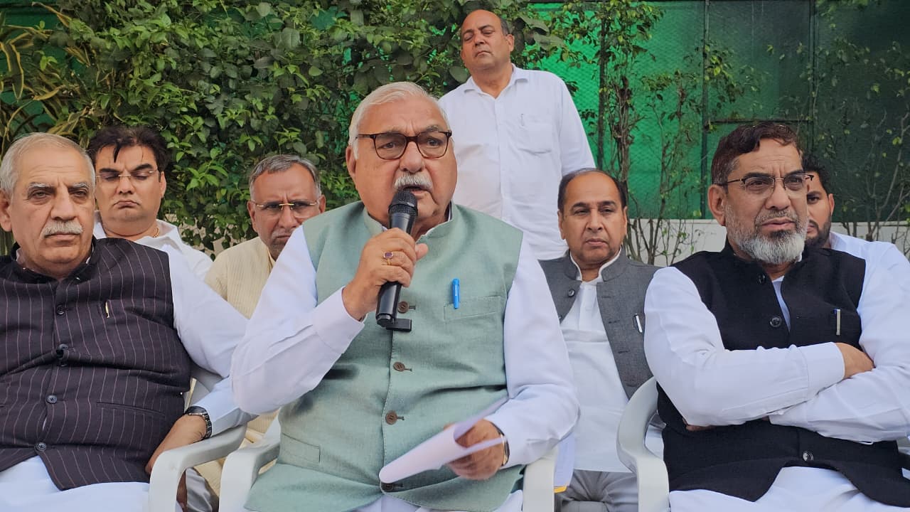 हकीकत से काेसाें दूर है बजट, कर्ज में डूब रहा प्रदेश: हुड्डा