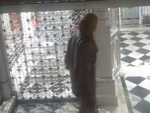 मंदिर में हथियारबंद बदमाशाें ने की चोरी, पुजारी और परिजनों ने किया मुकाबला, पिस्टल दिखाकर सात किलो चांदी लूट ले गए बदमाश