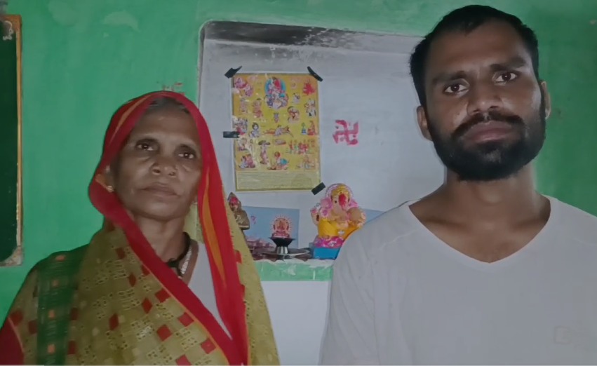 आरोप : झंडियां लगाने को लेकर समुदाय विशेष की धमकी,मोहल्ला छोड़कर भाग जाओ