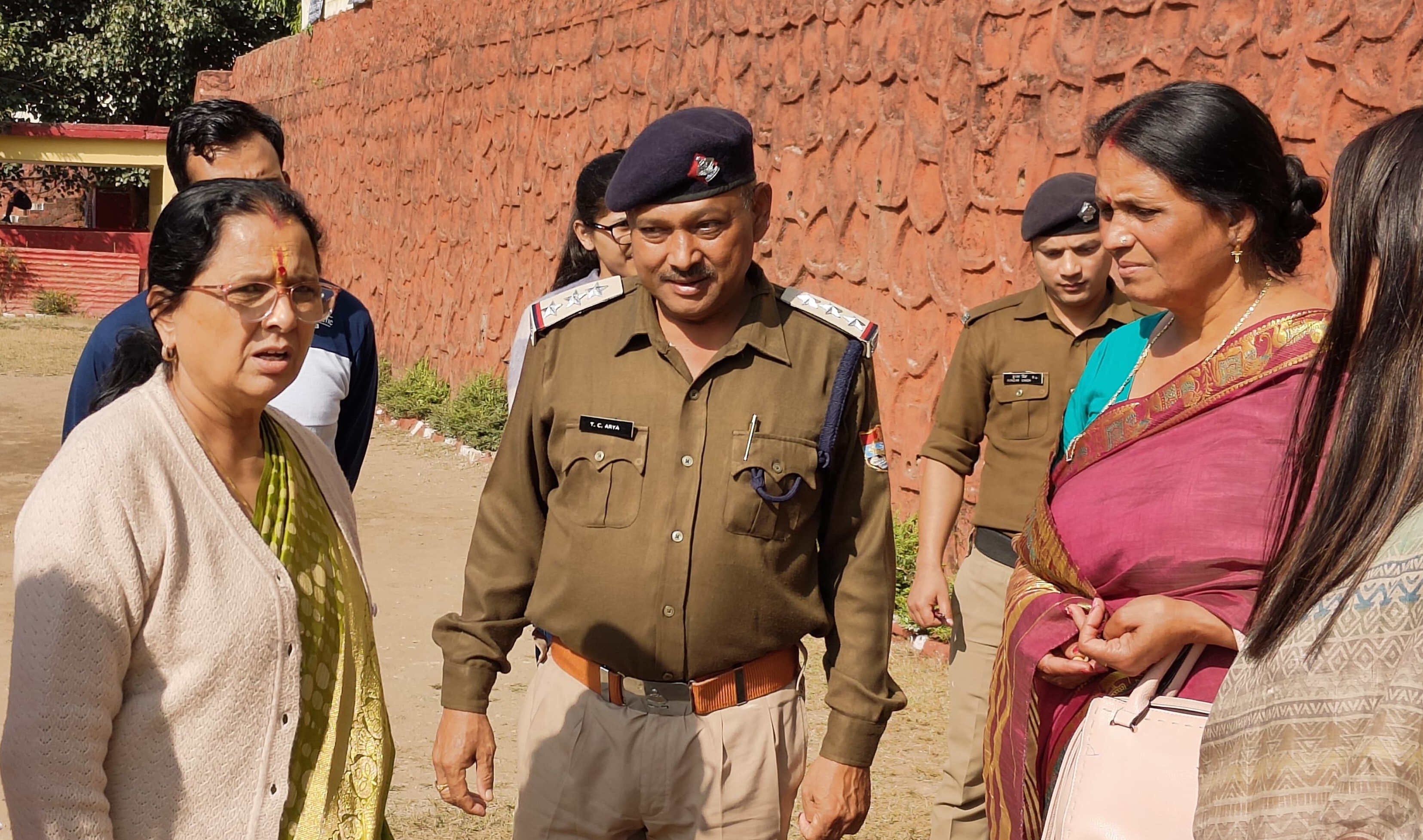 महिला आयोग की अध्यक्ष ने जिला कारागार का किया निरीक्षण