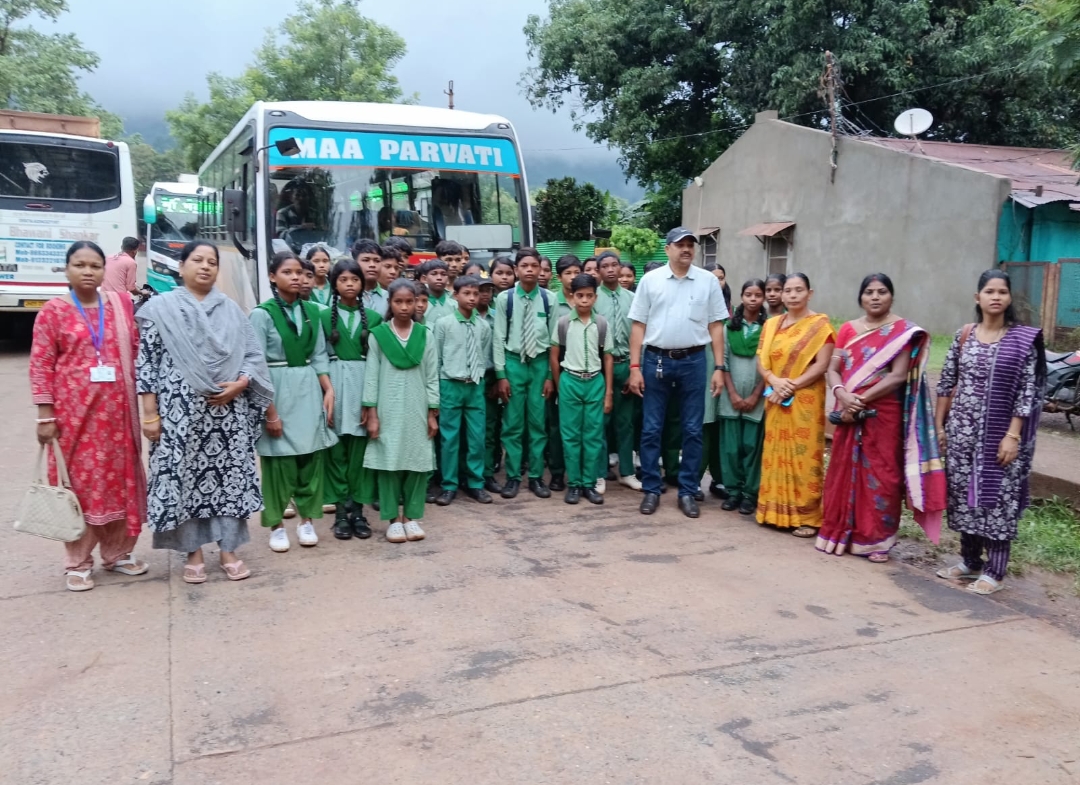सीएसआर का सराहनीय कदम, 226 विद्यार्थियों को परीक्षा केंद्र तक निशुल्क पहुंचाया