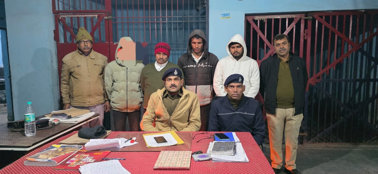 होटल में संदिग्ध स्थिति में पकड़े गये तीन महिला और तीन पुरुष