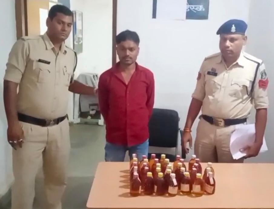 धमतरी : ग्राम मड़ेली में अवैध शराब बिक्री का भंडाफोड़, आरोपित गिरफ्तार