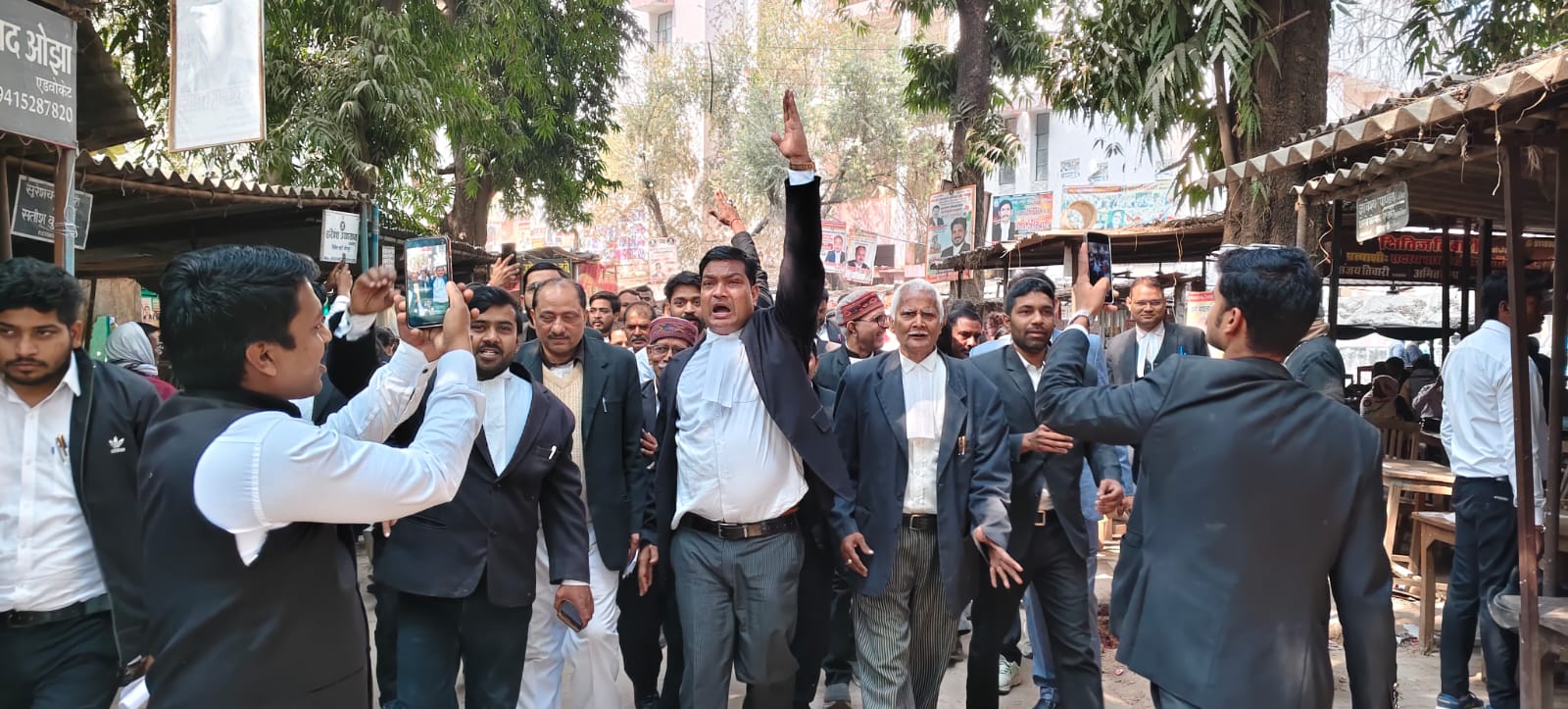 रामपुर अधिवक्ता हत्याकांड के विरोध में जौनपुर में न्यायिक कार्य का बहिष्कार