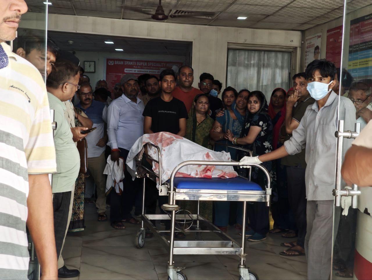 बहादुरगढ़ में महिला ने कटर से गला काटकर की आत्महत्या