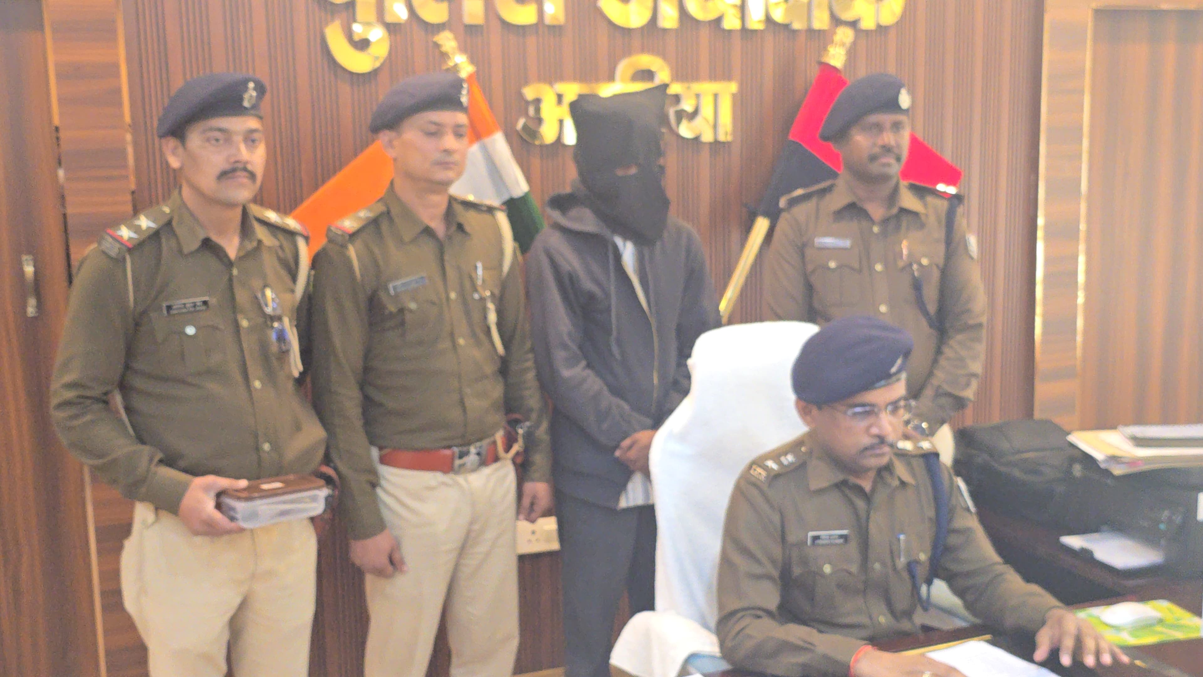 टाटा शोरूम से चोरी हुई दोनों कार को पुलिस ने किया बरामद,एक गिरफ्तार