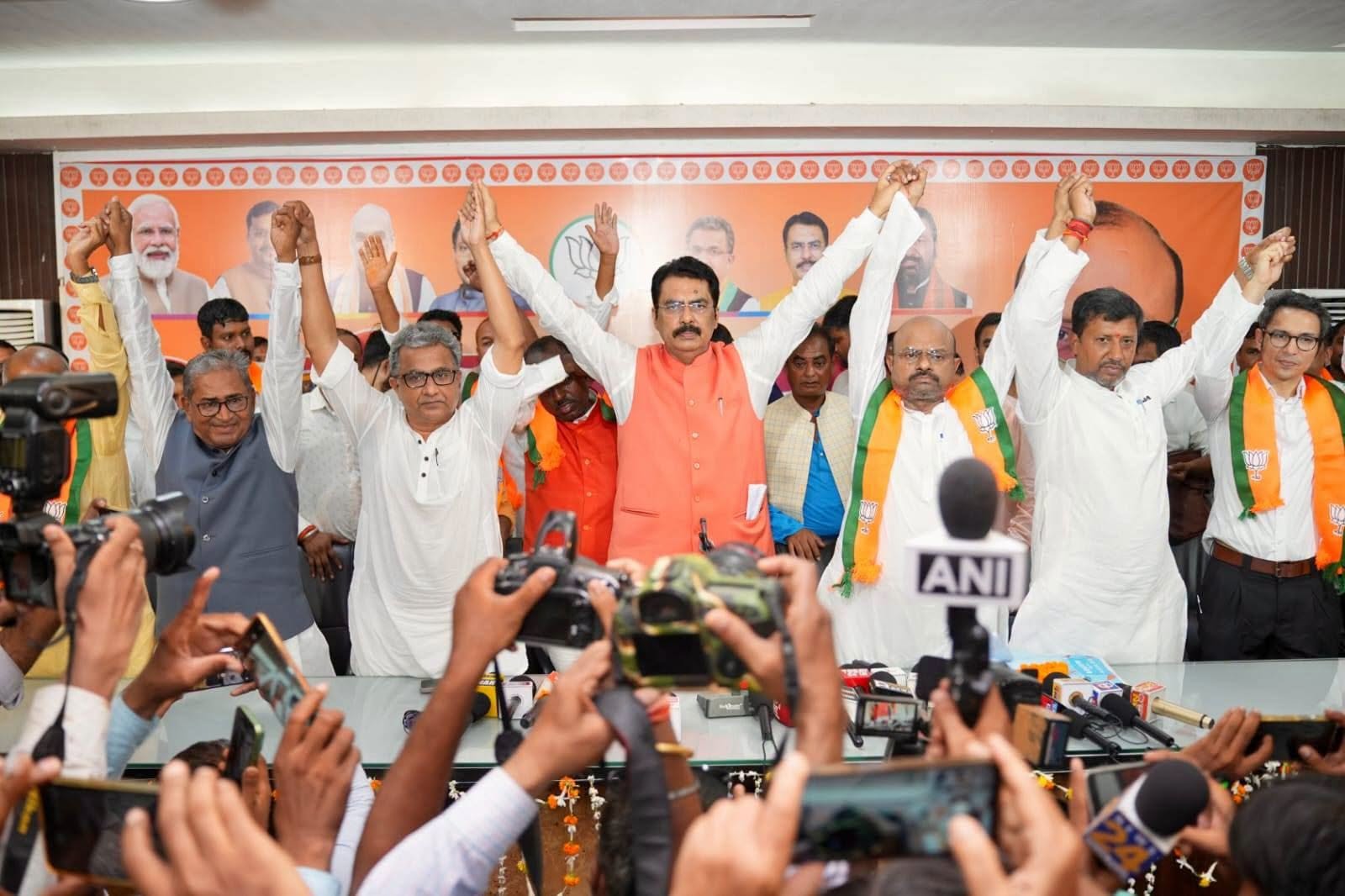 भाजपा को मिला बड़ा राजनीतिक संबल, राजद-कांग्रेस के कई नेता पार्टी में शामिल