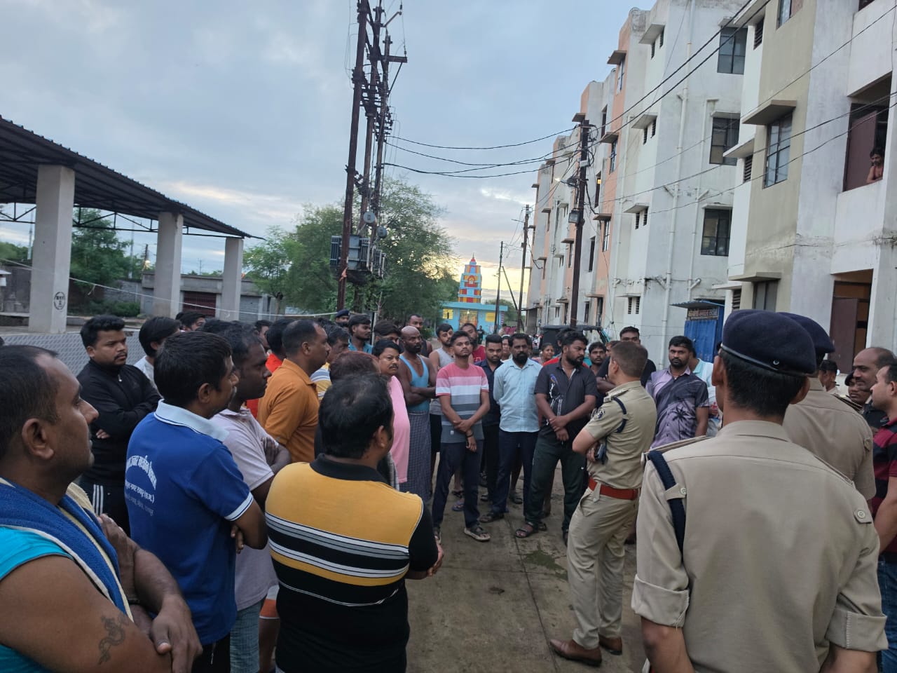 रायपुर में पुलिस का बड़ा अभियान, BSUP कॉलोनियों के 350 मकानों की जांच; 8 संदिग्ध हिरासत में