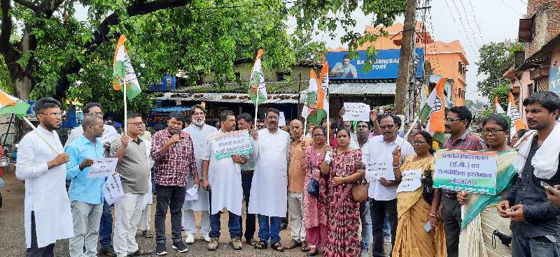 सिमडेगा में केंद्र सरकार के खिलाफ कांग्रेस ने निकाला जुलूस