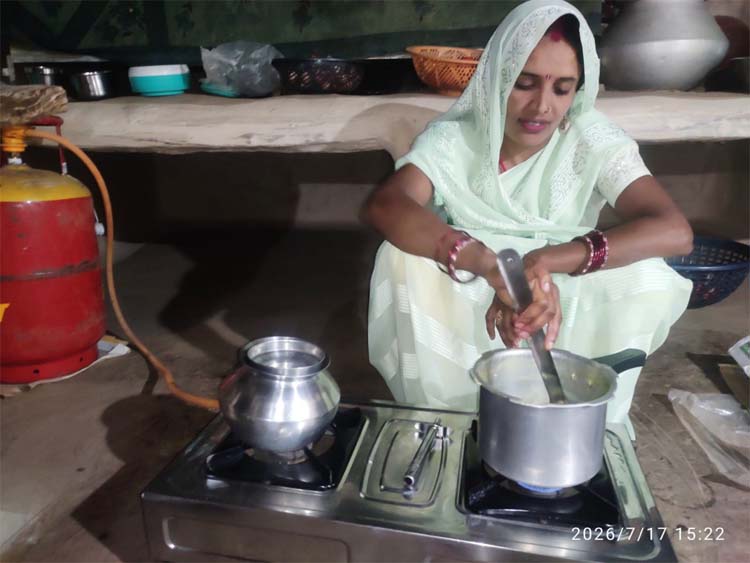 मुख्यमंत्री हेल्पलाइन 1076 से मिला त्वरित समाधान, हितग्राही को मिला उज्ज्वला योजना का गैस कनेक्शन