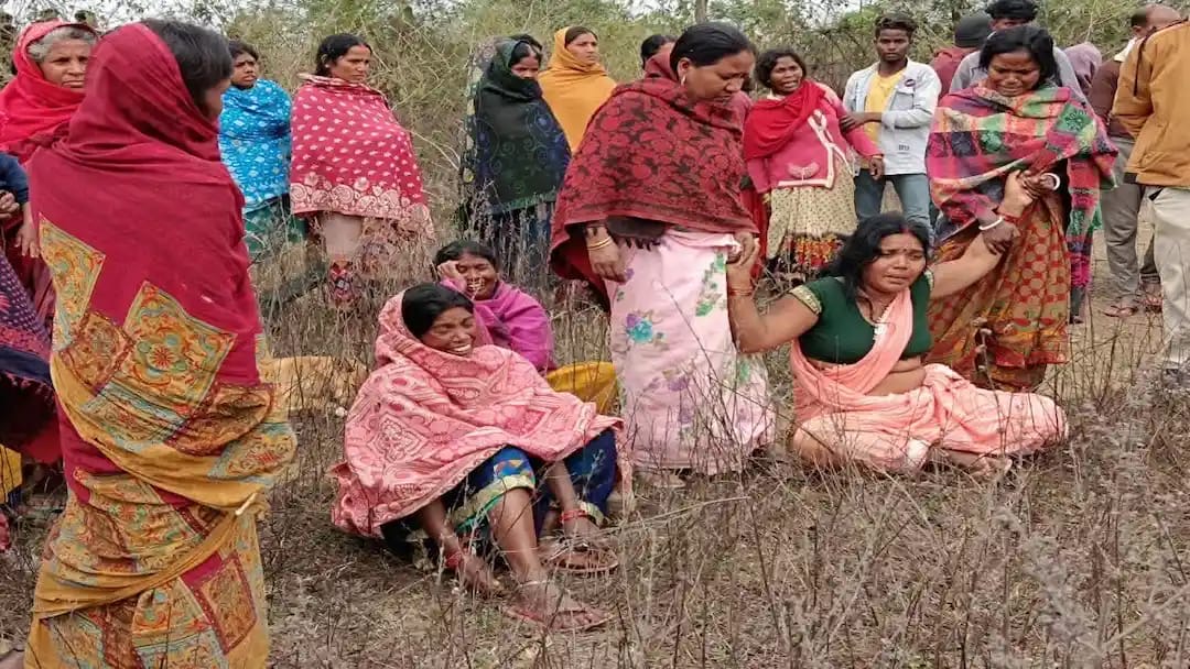 प्रेमिका बन गई थी शादी में बाधक, प्रेमी ने हत्या कर शव को पेड़ से टांग दिया