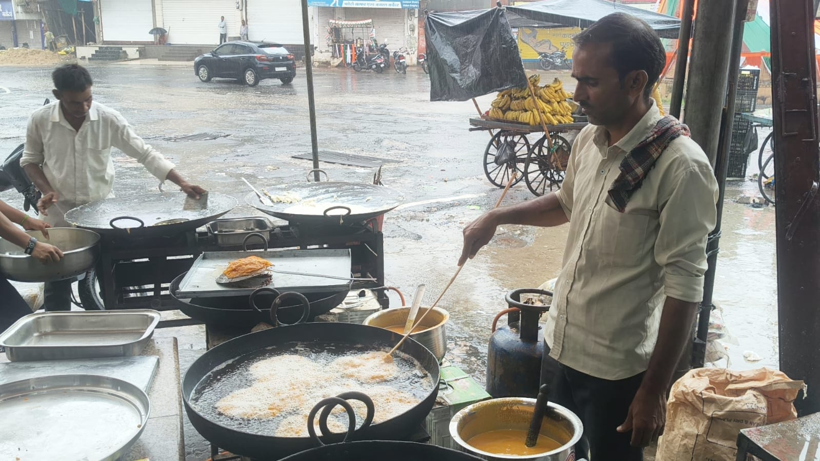वागड़ में हरियाली अमावस्या का उल्लास, रिमझिम फुहारों और मालपुओं की सोंधी खुशबू ने बढ़ाई श्रावण की रंगत
