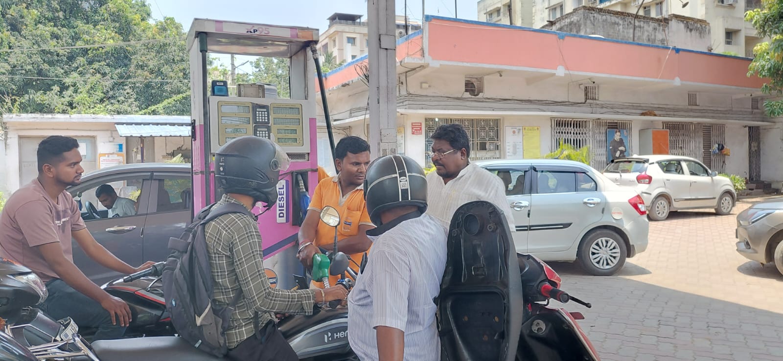 जमशेदपुर में गहराया पेट्रोल-डीजल संकट, वाहन चालकों की बढ़ी परेशानी