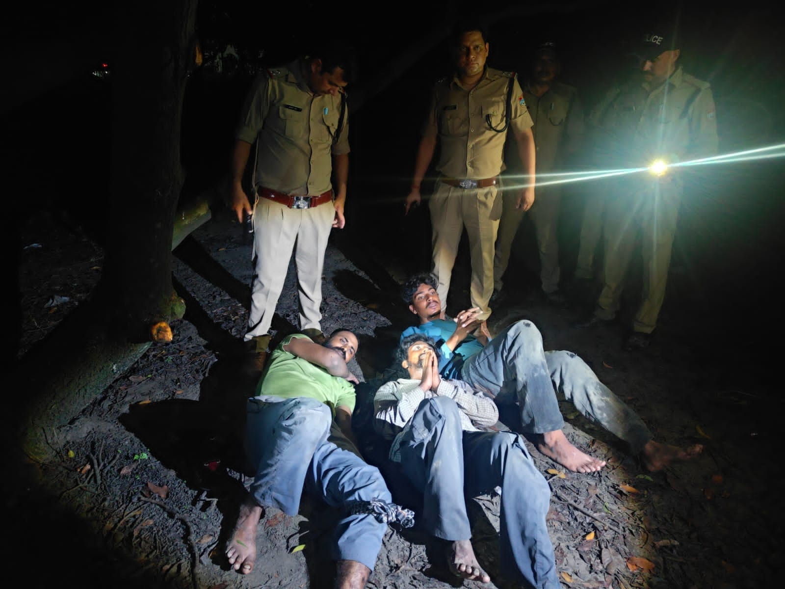 सामूहिक दुष्कर्म के मुख्य आरोपी से पुलिस की मुठभेड़, तीन आरोपी गिरफ्तार