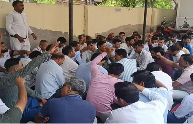 महेंद्रगढ़ में बिजली कर्मचारियों का विरोध-प्रदर्शन, हड़ताल की चेतावनी से बढ़ी हलचल