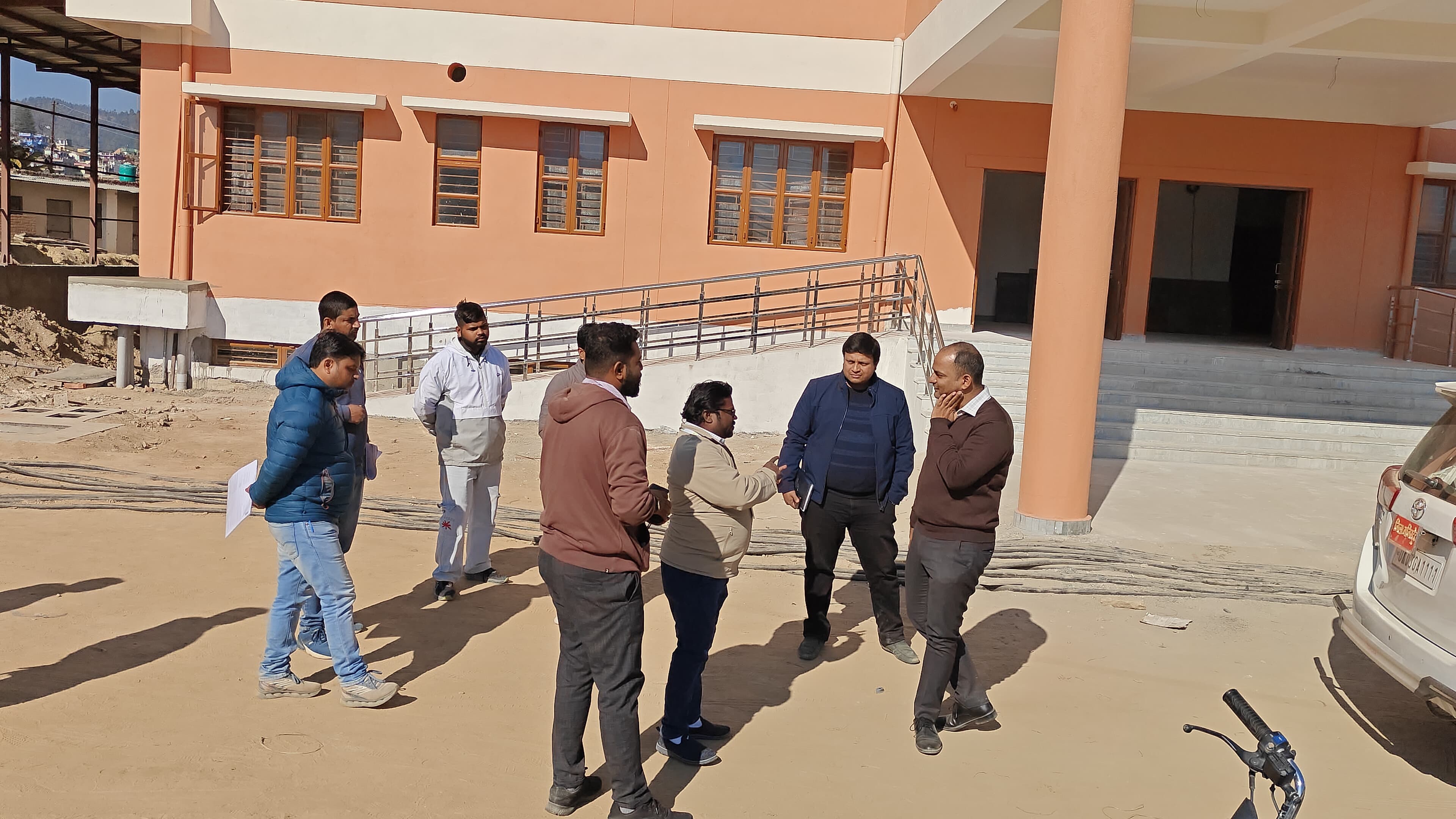 एमआरआई सुविधा की सौगात, डीएम ने किया क्रिटिकल केयर यूनिट का निरीक्षण