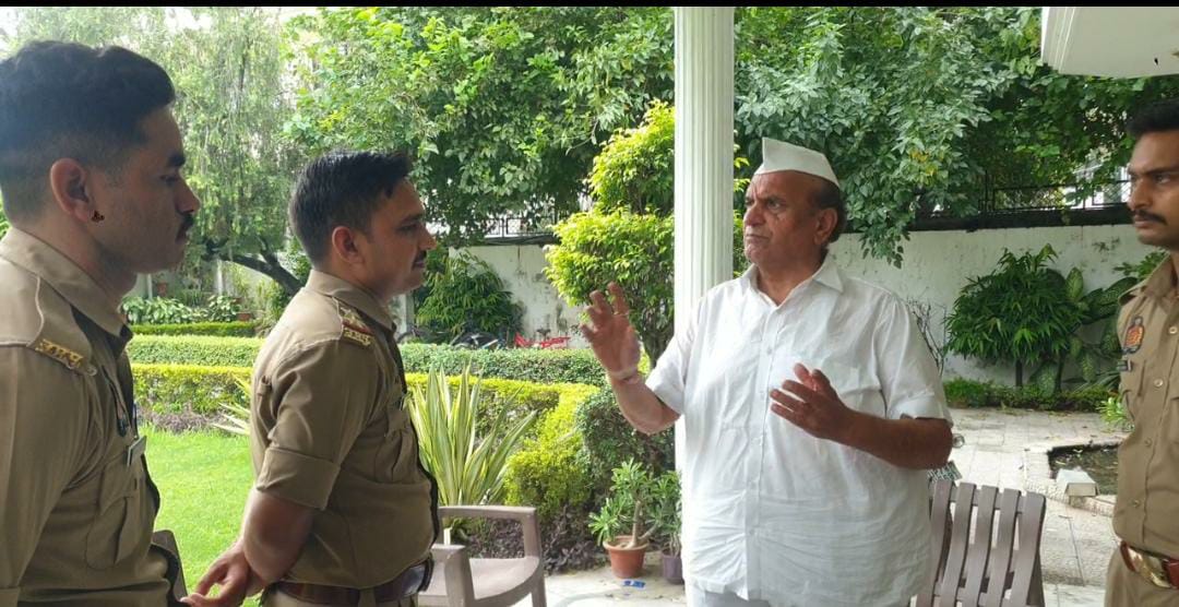 लाठीचार्ज के विरोध में सपा-कांग्रेस का प्रदर्शन रोकने की कोशिश, नेताओं ने जताया विरोध
