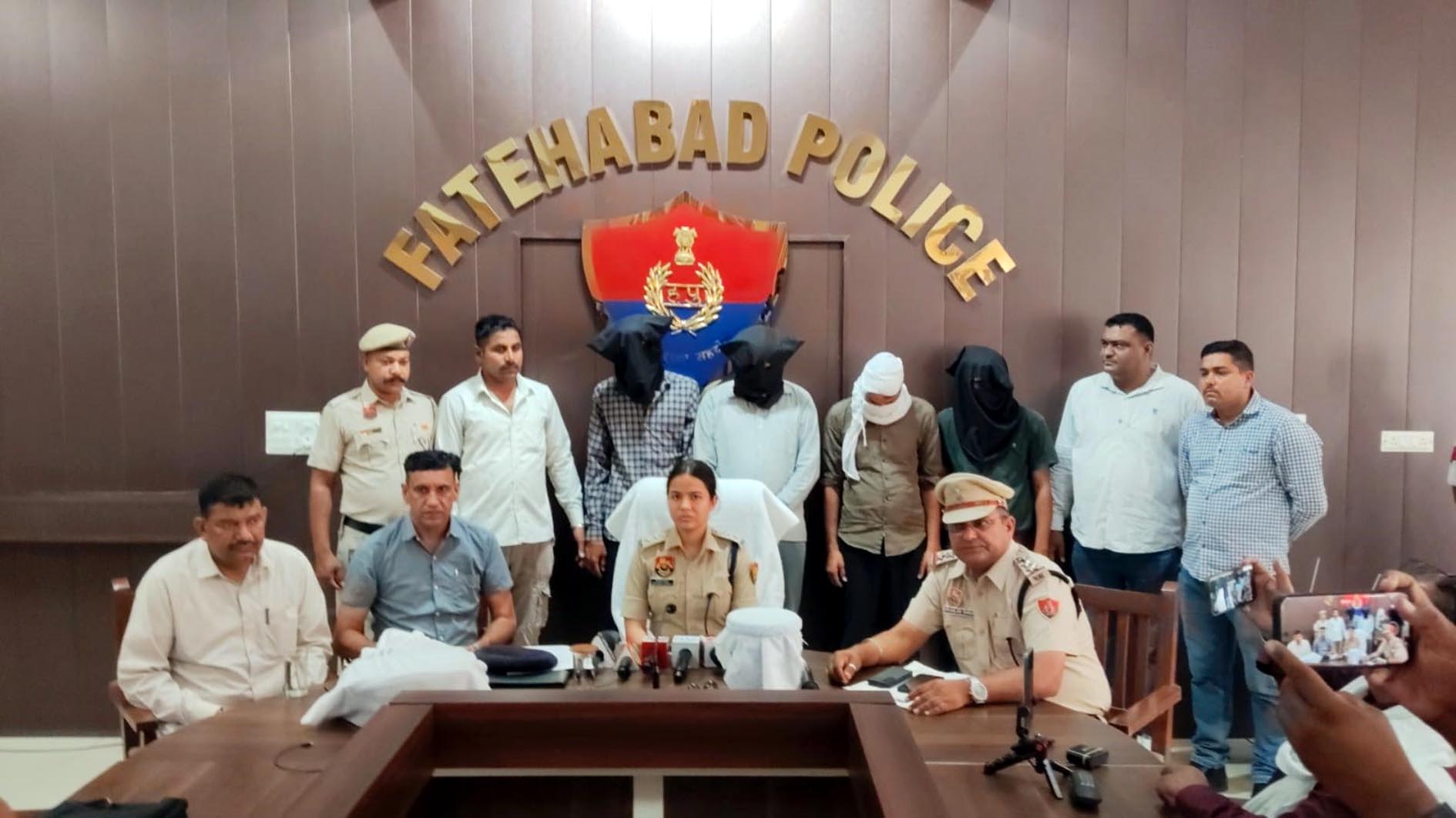 फतेहाबाद में 26 लाख की अफीम के साथ पांच सप्लायर गिरफ्तार