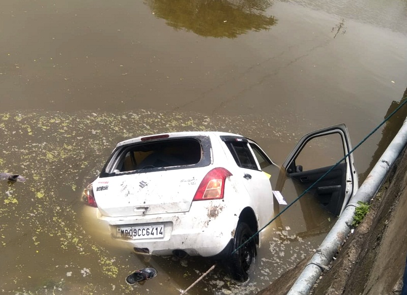 मध्य प्रदेश के राजगढ़ में डैम में समाई कार, हादसे में 5 की मौत