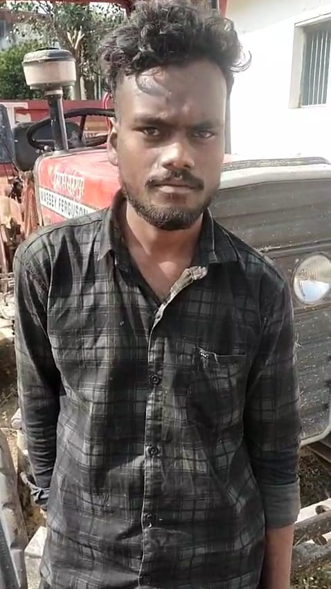 सूरजपुर : बिना नंबर प्लेट और लाइसेंस नहीं द‍िखा पाने पर चालक पर आठ हजार का समन, ट्रैक्टर जब्त