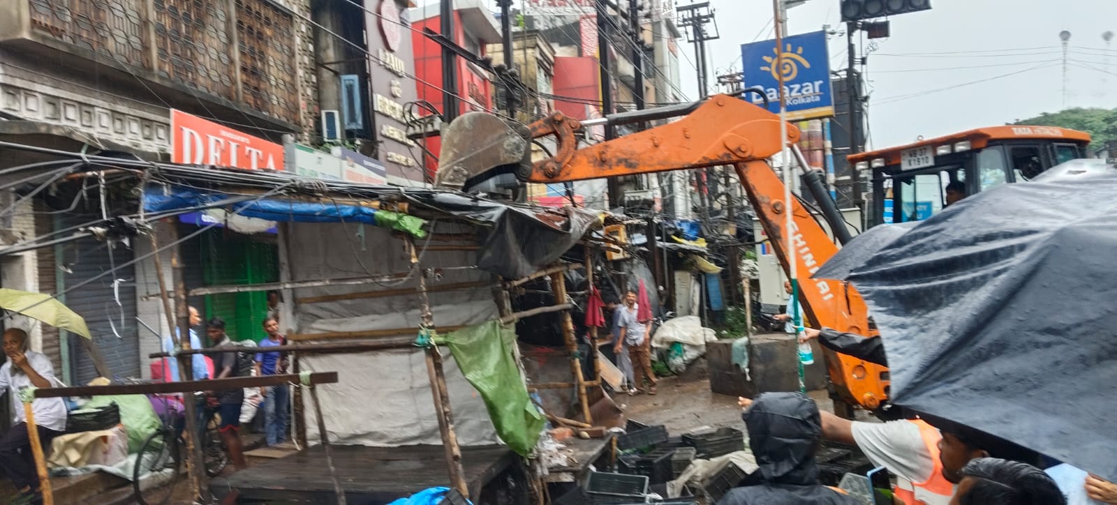 आसनसोल में अवैध अतिक्रमण पर चला बुलडोजर