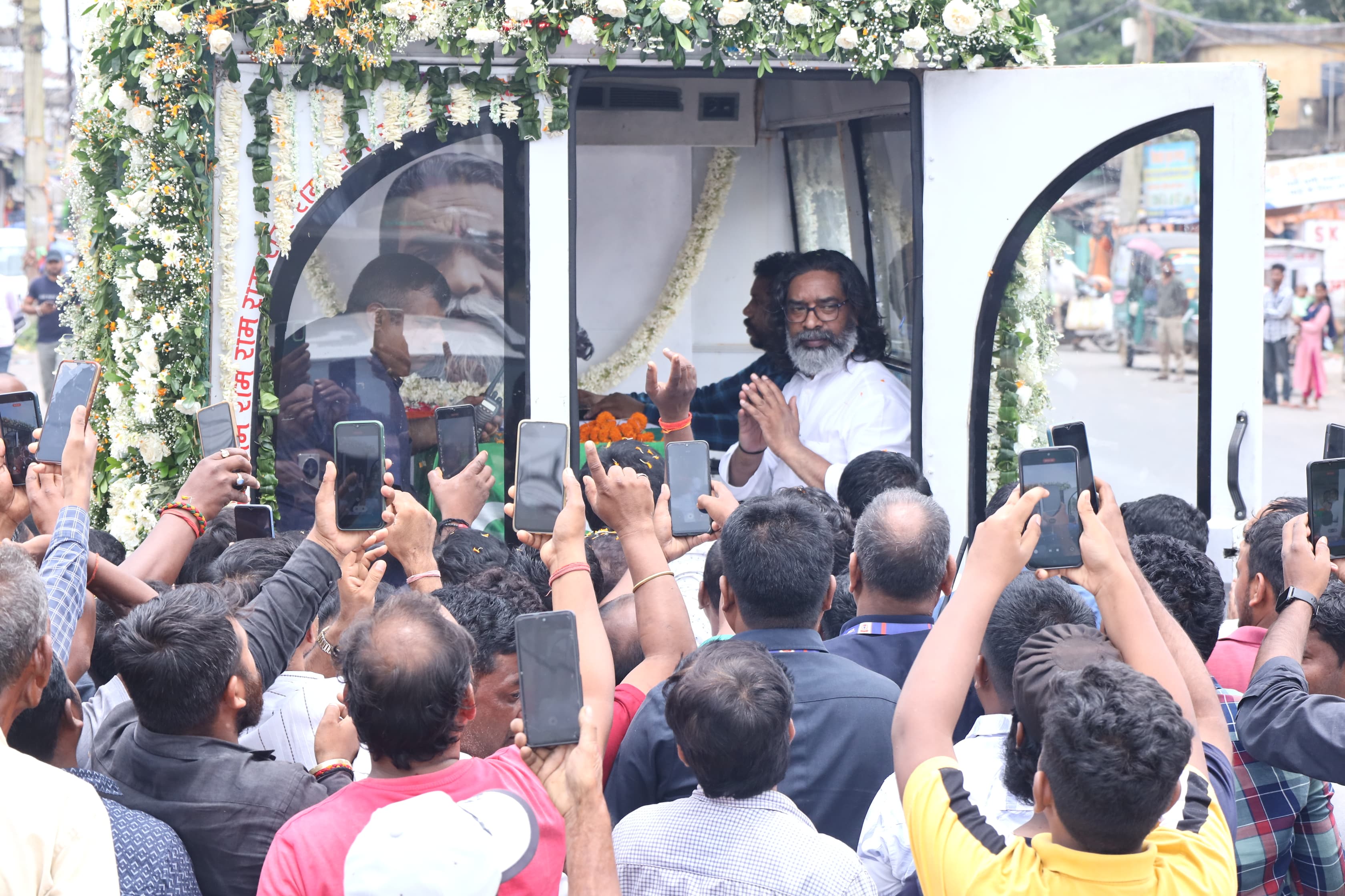 नेमरा पहुंचा दिशोम गुरु शिबू सोरेन का पार्थिव शरीर, अंतिम दर्शन के लिए उमड़ी भीड़