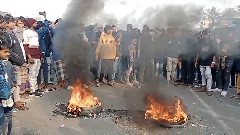 झारखंड में प्रवासी मजदूर की मौत, बंगाल के मुर्शिदाबाद में लोगों ने किया उग्र प्रदर्शन