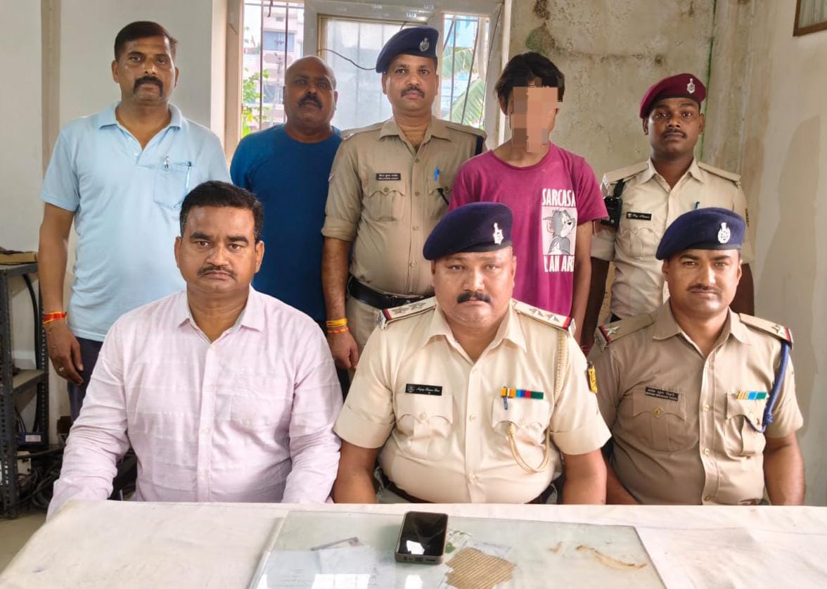 चलती ट्रेन में मोबाइल चोरी कर भाग रहा शातिर चोर धराया