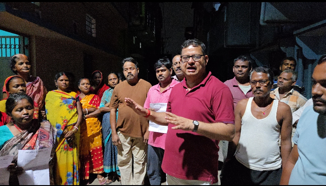मानगो में अतिक्रमण नोटिस से दहशत, राहत की आस में भाजपा नेता के दरवाजे पहुंचे लोग