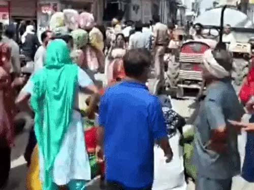 फरीदाबाद : पेयजल किल्लत पर लोगों ने लगाया जाम