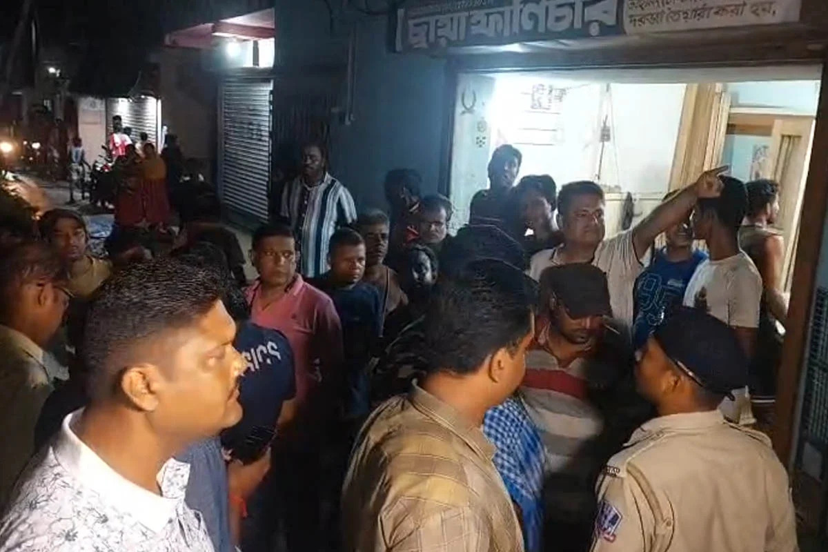 दसवीं की छात्रा की चाकू से हत्या, गुस्साई भीड़ ने आरोपी को पीटा