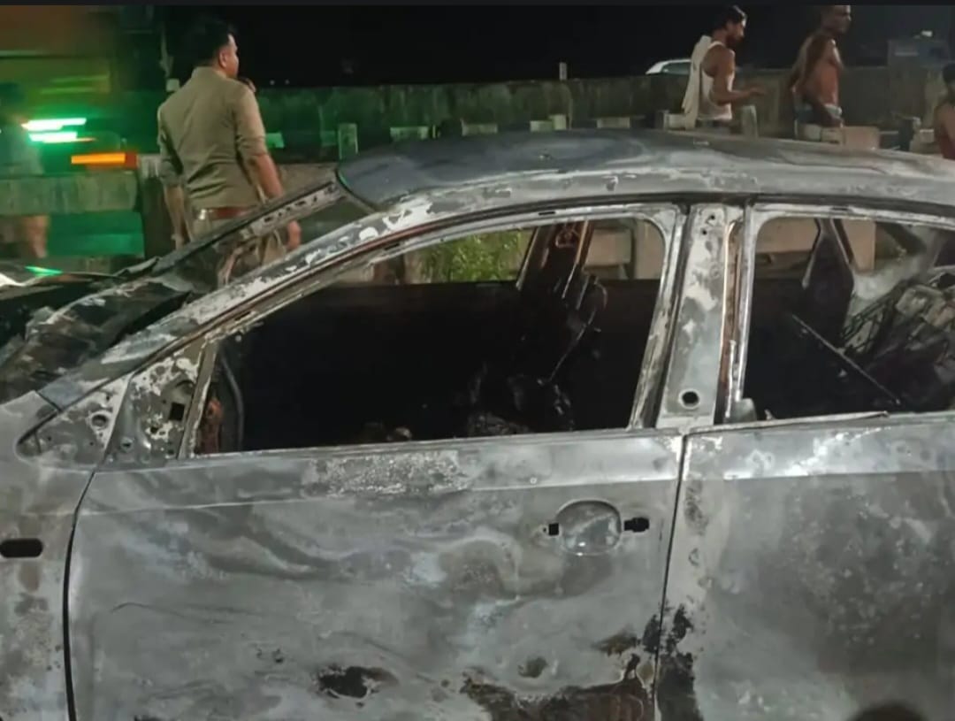 कानपुर देहात में रफ्तार का कहर, कार में आग लगने से दो की मौत