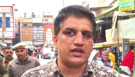 रोहड़ टोल पर स्टंटबाजी करने वाले युवकों को एसीपी ने लगवाए 50-50 सपाटे