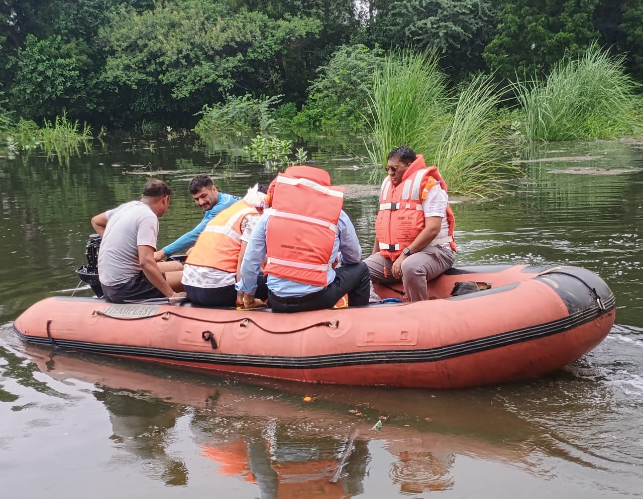 झज्जर और बहादुरगढ़ में भारी बारिश से जलभराव, मुंगेशपुर ड्रेन टूटने से कॉलोनियों में पानी