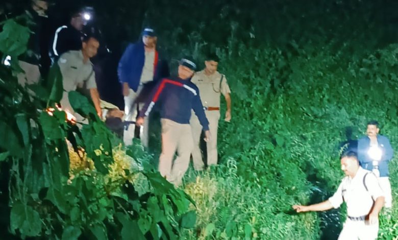 गहरी खाई में गिरी स्कॉर्पियो, एक की मौत, चार घायल